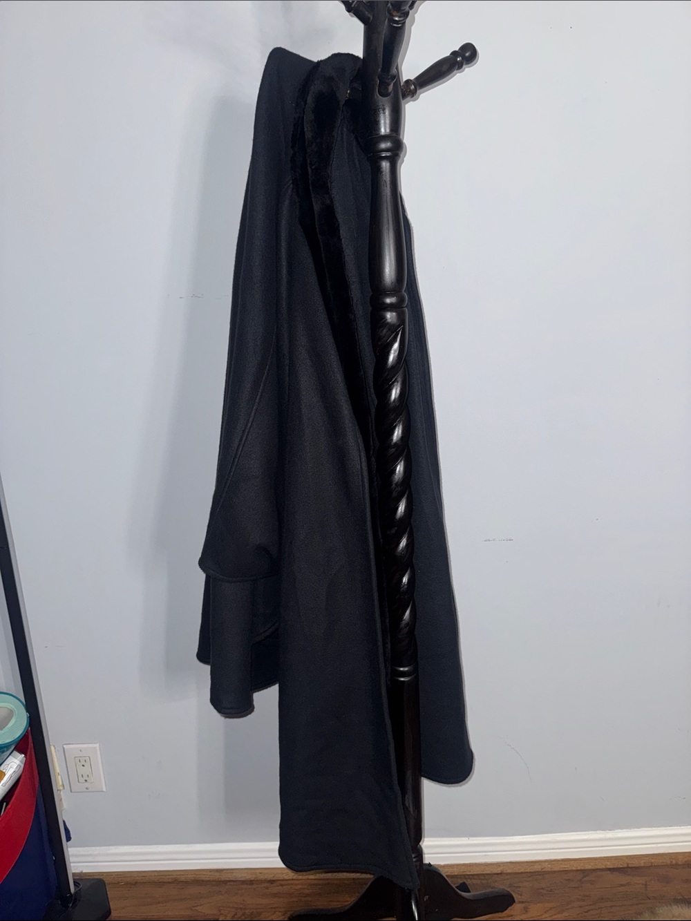 Classic Women's Midi Black Winged Cape with Faux Fur Collar
